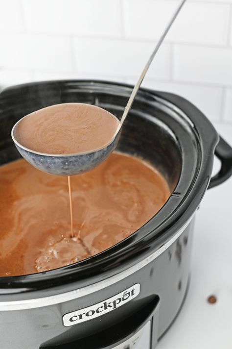 This Slow Cooker Hot Chocolate Recipe Will Have You Feeling All Warm and Fuzzy Inside Hot Cocoa Crockpot Recipe, Slow Cooker Hot Chocolate Recipe, Crock Pot Hot Chocolate Recipe, Slow Cooker Hot Chocolate, Coco Bar, Recipes For Drinks, Crockpot Hot Chocolate, Homemade Hot Cocoa, Crock Pot Dinners