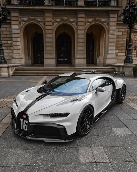 Xe Bugatti, Chiron Pur Sport, Super Car Bugatti, Super Fast Cars, Lux Cars, Super Sport Cars, Bugatti Cars, Cool Sports Cars, Bugatti Chiron