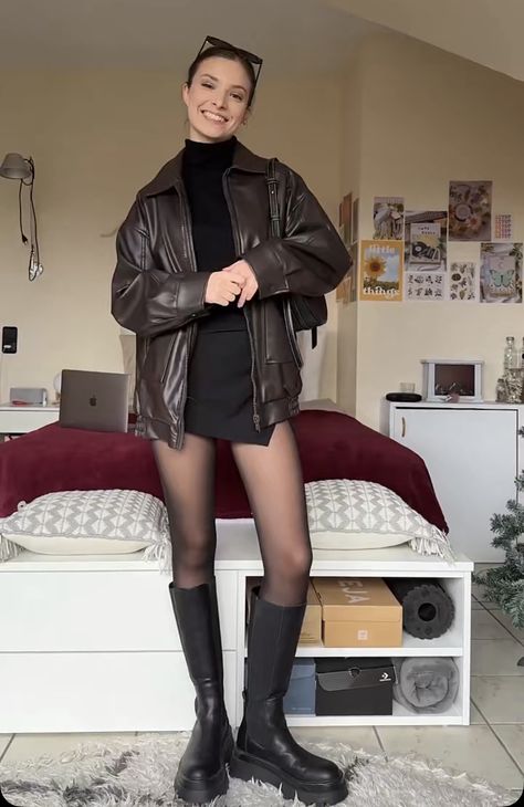 Brown Leather Jacket Outfit, Womens Leather Jacket Outfit, Suede Jacket Outfit, Moda Grunge, Dark Brown Leather Jacket, Tone Skin, Jacket Outfit Women, Japan Outfit, Lined Leggings