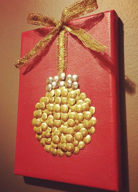 DIY Christmas Canvas Decoration. Thumb tack art. Fun and easy Christmas decor. Diy Christmas Canvas Art, Christmas Canvas Ideas, Christmas Canvas Art Diy, Thumbtack Art, Diy Christmas Canvas, Diy Christmas Art, Kids Canvas Art, Christmas Canvas Art, Christmas Paintings On Canvas