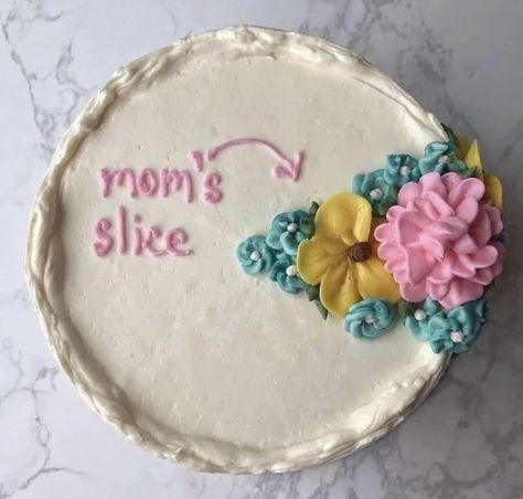 Moms Slice Cake Design, Funny Congratulations Cake, Mums Birthday Cake, Mum Birthday Cake Ideas, Mom Cake Birthday, Mommy Birthday Cake, Cakes For Moms Birthday, Birthday Cakes For Mom, Mum Birthday Cake