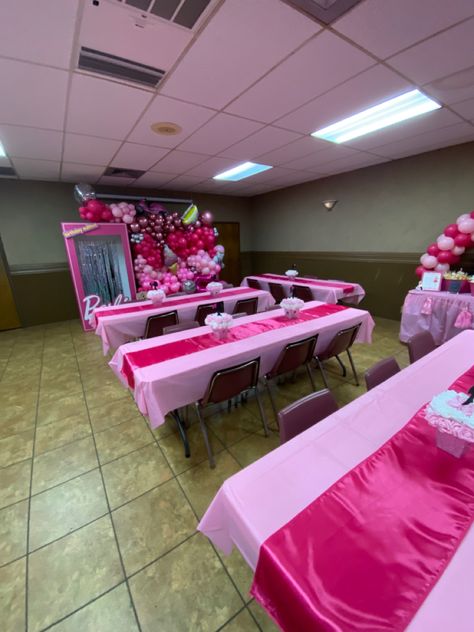 Barbie Roller Skate Birthday Party, Barbie Drink Station, Barbie Sweets Table, Barbie Party Setup, 4th Birthday Barbie Party Decor, Three Year Old Barbie Birthday Party, Barbie Table Decor, Barbie Themed Birthday Party Decor Table Settings, Barbie Birthday Centerpieces