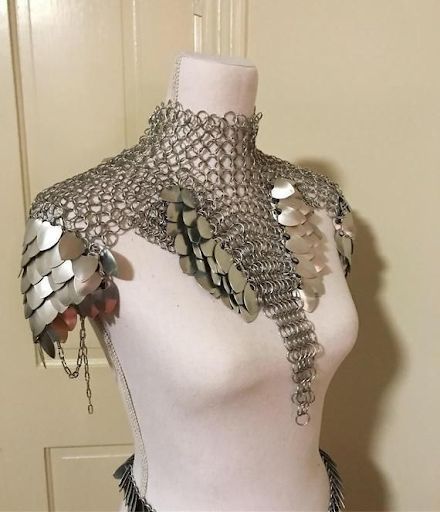 Chainmail Outfit, Chainmail Fashion, Chainmail Clothing, Mail Dress, Chainmail Patterns, Chainmail Top, Warrior Women, Dragon Costume, Fashion Fantasy