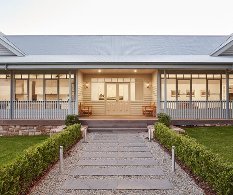 The beautiful #HylandHouse located in rural VIC, designed by #vibedesigngroup, features a #COLORBONDsteel #Windspray roof in a #corrugated profile. Windspray Colorbond Roof, Windspray Roof, Warehouse Ideas, Colorbond Roof, Modernist Architecture, Residential Building Design, Contemporary Building, Biophilic Design, Exterior House Colors