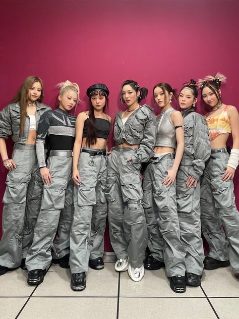 XG OFFICIAL on Twitter: "📷 #XG 230204 MBC SHOW! MUSIC CORE #XG #SHOOTINGSTAR #XG_SHOOTINGSTAR #XGALX #MUSICCORE #음악중심 https://t.co/BFX1YQykjg" / Twitter Xg Outfits, Tokyo Style, Forever My Girl, Aesthetic Streetwear, Concert Fits, Team Apparel, Dance Performance, Star Girl, Kpop Outfits