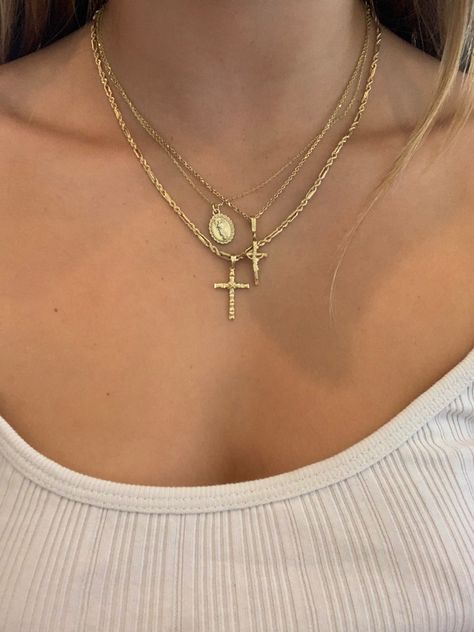 Jewelry Christan, Jesus Necklace Christian Jewelry, Stacked Cross Necklaces, Cross Gold Jewelry, Christian Necklace Aesthetic, Silver Jewelry Aesthetic Elegant, Christian Jewelry Aesthetic, Pretty Cross Necklace, Cross Necklace Stack