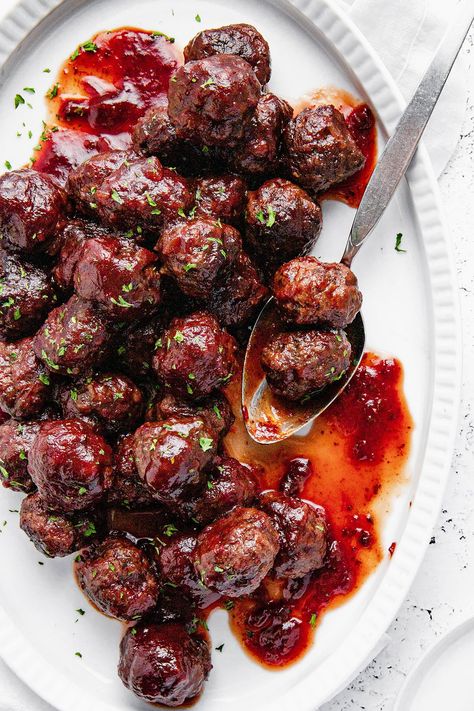 Cocktail Meatballs Grape Jelly Bbq, Grape Jelly And Chili Sauce Meatballs, Crockpot Grape Jelly Meatballs, Meatballs Grape Jelly, Mincemeat Recipes, Jelly Meatball Recipe, Quick Beef Recipes, Jelly Meatballs, Best Crockpot