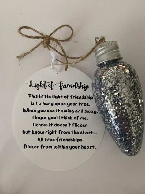 Light Of Friendship, Baby Baker, Inexpensive Christmas Gifts, Inexpensive Christmas, Fun Christmas Crafts, Diy Ornaments, Xmas Diy, Holiday Crafts Christmas, Xmas Ideas