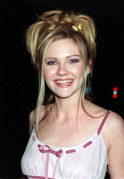 Kirsten Dunst 2002 ®....#{T.R.L.} Winter Hipster, Fashion Guys, Hair Clips 90s, 90’s Hairstyles, Nadja Auermann, Clip Hairstyles, 90s Hairstyles, 90's Fashion, Actrices Hollywood