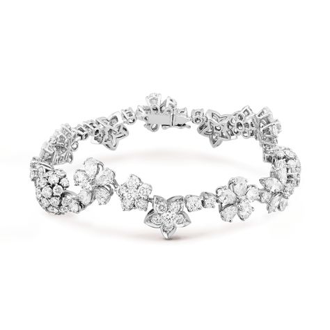 Folie des Prés bracelet. White gold, diamonds. Van Cleef Bracelet, Cleef Bracelet, Bracelet White Gold, Van Cleef And Arpels Jewelry, Diamond Bracelet Design, Van Cleef & Arpels, Lotus Earrings, Expensive Jewelry, Fabulous Jewelry