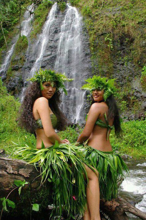 Beautiful! South Pacific Islanders Tahitian Dance, Hawaiian Woman, Hawaiian Dancers, Polynesian Islands, Hula Dancers, Hawaiian Art, Hawaiian Culture, Polynesian Culture, Hula Girl