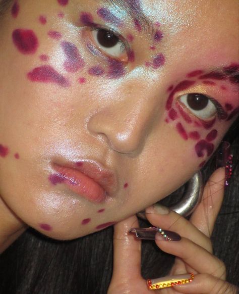 Smudged Eye Makeup, Work Makeup Looks, Eye Makeup Aesthetic, Experimental Makeup, Work Makeup, Face Chart, Makeup Aesthetic, Crazy Makeup, Facepaint