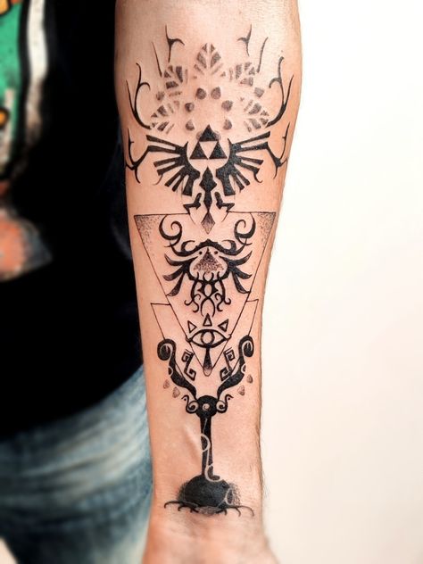 Unique Zelda Tattoo, Zelda Arm Tattoo, Zelda Windwaker Tattoo, Zelda Tatoos Ideas, Videogame Tattoo Ideas, Tattoo Ideas Video Games, Zelda Sleeve Tattoo, Gamer Tattoos Men, The Legend Of Zelda Tattoo Ideas