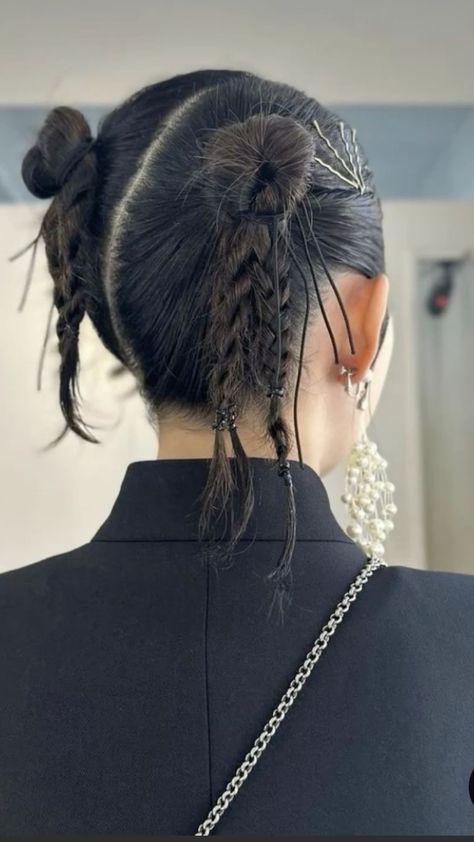 Κούρεμα Bob, Editorial Hair, Fishtail Braid, Hair Arrange, Hair Stylies, Sleek Hairstyles, Aesthetic Hair, Hair Dos, Trendy Hairstyles