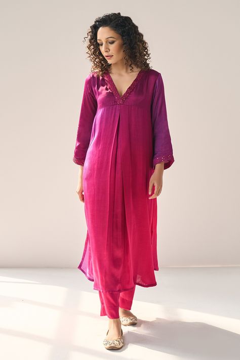 Buy Pink Modal Silk Embellished Sequin Ophelia Ombre Kurta With Pant For Women by Label Mansi Nagdev Online at Aza Fashions. Ombre Outfits Indian, Ombre Kurta Women, Ombre Suits Indian, Ombré Outfit, Ombre Outfits, Churidar Ideas, Fashion Activation, 2023 Dress, Silk Kurti Designs