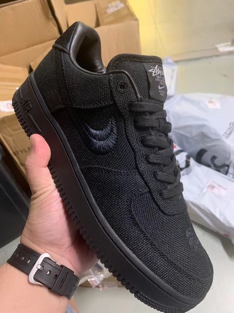 Air Force Outfit, Stussy Nike, Black Air Force 1, Nike Boots, Army Boots, Tenis Nike, Fresh Sneakers, Latest Shoe Trends, Nike Air Force 1 Low