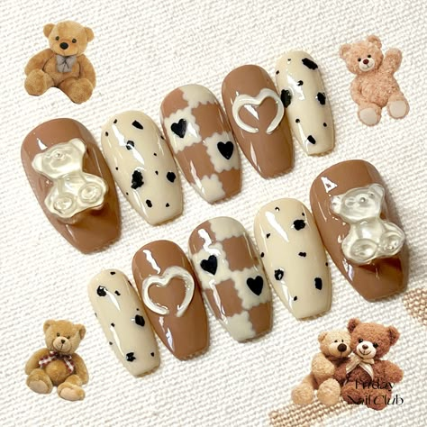 You'll get in the mood for a warm cuddle and hot cocoa with this Beary Cute Press On Nails  These brown gummy bears and black hearts cover light chocolate brown and oatmeal colors. Get into the winter spirit and warm your soul with very cute bears~ This set is a ✨𝐬𝐡𝐨𝐫𝐭 𝐜𝐨𝐟𝐟𝐢𝐧 𝐧𝐚𝐢𝐥✨ 📦 What's in the complementary nail kit? -- Press on nail set -- 24 adhesive tabs -- Mini nail file  -- Mini nail buffer -- Manicure plastic stick -- Alcohol pads 🎀 How to measure? 🎀 Before ordering n Bear Nail Ideas, Winter Nails With Charms, Cute Light Brown Nails, Gummy Bear Nail Art, Bear Themed Nails, Cow Nails Short, Dog Theme Nails, Cocoa Nails, Press On Nails Cute