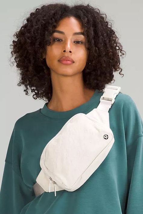 Fanny packs had a resurgence over the past couple years, but now it's the belt bag's turn. Ideal for keeping your cash and keys close by, here are some stylish belt bags to consider, including the popular Lululemon Belt Bag. #beautyhacks #beltbags #womensfashion #whattowear #fannypacks #bags Belt Bags For Women, Lululemon Belt Bag, Mini Belt Bag, High Fashion Branding, Stylish Activewear, Everywhere Belt Bag, Belt Bags, Activewear Sets, Women's Belt