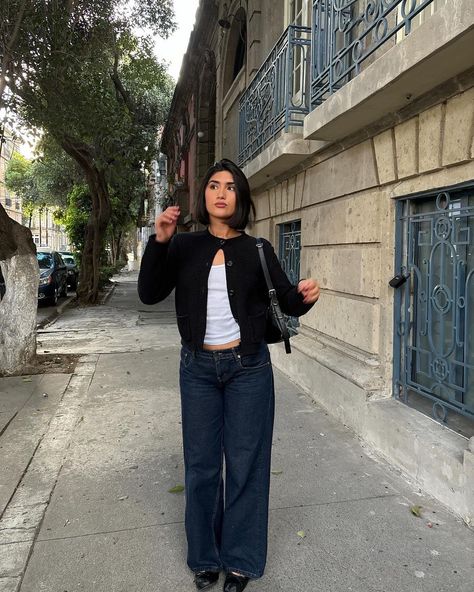 sweetest @jennybarroo in the roomy jeans Dinner Outfit Casual, Latina Outfits, Look Legging, Quoi Porter, Skandinavian Fashion, Uni Outfits, Looks Party, Bootcut Jean, Elegante Casual