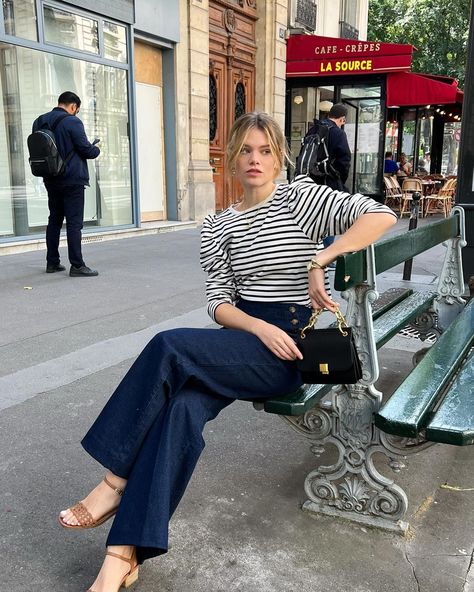 Elodie Romy | 10 unposted outfits with midseason / pre-summer inspo ☀️ Votre préférée 1-10? . . . #springoutfitideas #parisianstyle #effortlesschic… | Instagram Elodie Romy, Spring Outfit Aesthetic, Effortless Chic Outfits, Summer Outfit Aesthetic, Streetwear Spring, Women's Street Style, Summer Street Style, Well Dressed Women, Summer Street