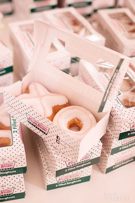 Wedding Dessert Ideas: Krispy Kreme X & O Donuts • DIY Weddings Magazine Reception Gifts, Trendy Wedding Favors, Wedding Donuts, Creative Wedding Favors, Rustic Wedding Decorations, Wedding Favors And Gifts, Edible Wedding Favors, Wedding Favors Cheap, Favors Diy