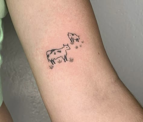 Farm Tattoo, Aesthetic Tattoo Ideas, Cow Tattoo, Unique Tattoo Ideas, 20 Aesthetic, Frog Tattoos, Intricate Tattoo, Tattoo Now, Bold Artwork