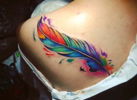 Tato Nama, Feather Tattoo Colour, Feather Tattoo Meaning, Watercolour Tattoos, Colorful Tattoo, Pride Tattoo, Rainbow Tattoos, Feather Tattoo Design, Geniale Tattoos