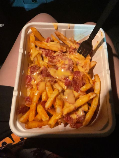 Cheese Fries Aesthetic, Baconator Fries, French Fries With Cheese, Hot Fries, Bacon Cheese Fries, Best Fries, Cheesy Fries, Bacon Fries, Fairy Bread