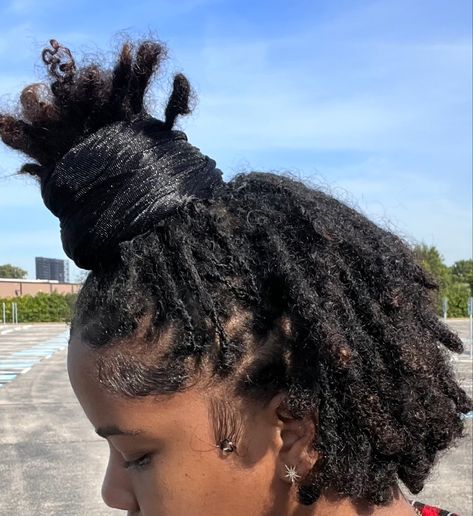 Short locs with headwrap Pineapple style Dreadlocks Loc Pineapple, Headwrap Ideas, Style Dreadlocks, Short Loc Styles, Pineapple Bun, Products For Natural Hair, Short Locs, Hair Today Gone Tomorrow, Starter Locs