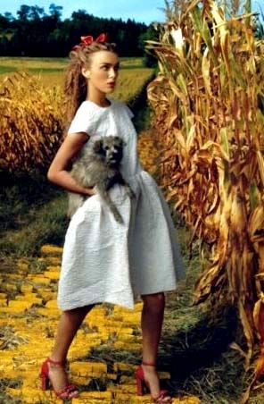 Keira Knightley by Annie Leibovitz in The Wizard of Oz for Vogue Anne Leibovitz, Annie Leibovitz Photos, Real Life Disney Characters, Annie Leibovitz Photography, Kiera Knightly, Dorothy Wizard Of Oz, Viviane Sassen, David Lachapelle, Keira Knightly