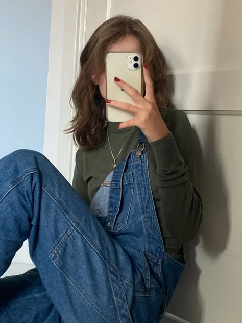 Denim Overalls Outfit, Blue Denim Overalls, Green Turtleneck, Overalls Outfit, Downtown Outfits, Downtown Girl, Fall Fits, Winter Fits, Green Outfit