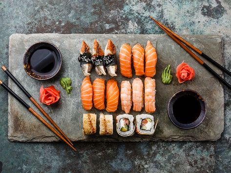 Traditional sushi on a stone plate International Sushi Day, Healthy Sushi, Sashimi Sushi, Types Of Sushi, Sushi Dishes, Nigiri Sushi, Sushi Set, Best Sushi, Sushi Roll