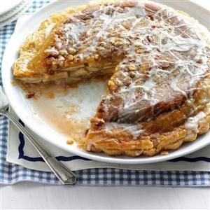 Upside-Down Apple Pie Recipe from Taste of Home Upside Down Apple Pie Recipe, Upside Down Apple Pie, Pear Pie, Cake Mug, Apple Pie Recipe, Thanksgiving Pies, Cinnamon Bun, Apple Pie Recipes, Apple Desserts