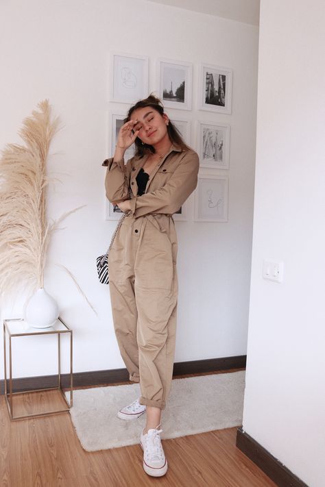 Beige Converse Outfit, Jumpsuit Outfit Ideas, Beige Jumpsuit, Beige Outfit, Zara Outfit, Outfit Mujer, Jumpsuit Outfit, Outfits With Converse, Instagram Outfits