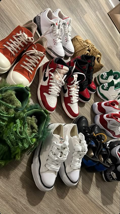 Sneaker Collection Aesthetic, Bright Sneakers, Reps Shoes, Sneakerhead Room, Rick Owens Shoes, Nike Yeezy, Shoe Room, Off White Sneakers, Collection Aesthetic