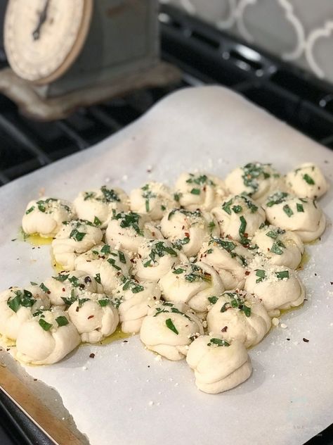 Tree Pull Apart Bread, Christmas Tree Pull Apart Bread, Christmas Tree Bread, Appetizer Christmas, Pull Apart Garlic Bread, Bread Garlic, Traditional Christmas Food, Christmas Appetizers Easy, Appetizers Christmas