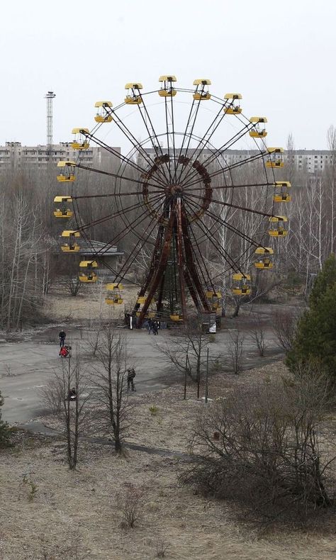 Chernobyl Aesthetic, Eerie Photography, Chernobyl 1986, Apocalypse Landscape, Chernobyl Nuclear Power Plant, Chernobyl Disaster, Apocalypse Aesthetic, Abandoned Amusement Parks, Chernobyl