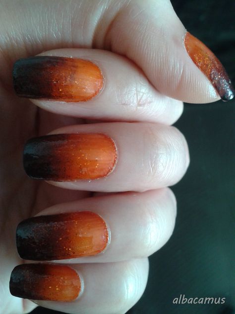 glitter, orange and black ombre nails halloween nails Black Ombre Nails Halloween, Orange And Black Ombre Nails, Ombre Nails Halloween, Gala Nails, Halloween Ombre, Black And Purple Nails, Orange Ombre Nails, Nails Work, Black Ombre Nails