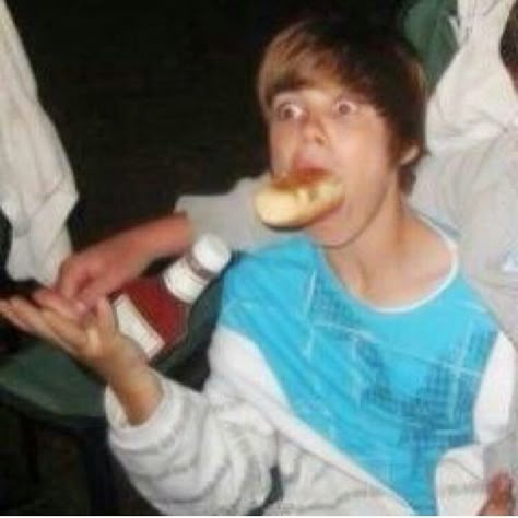 Justin Bieber Reaction, Justin Bieber Meme, Young Justin Bieber, Justin Bieber 2009, Justin Bieber My World, Justin Bieber Photoshoot, Justin Bieber Funny, Justin Baby, Justin Bieber Posters