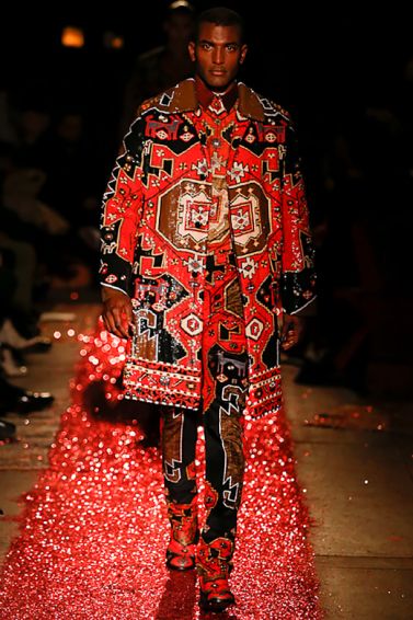 Givenchy 2015 Fall/Winter Collection Givenchy 2015, Mens Couture, Fashion Week Trends, Givenchy Man, Mens Fashion Classy, Textiles Fashion, Mens Fall, International Fashion, Fall 2015