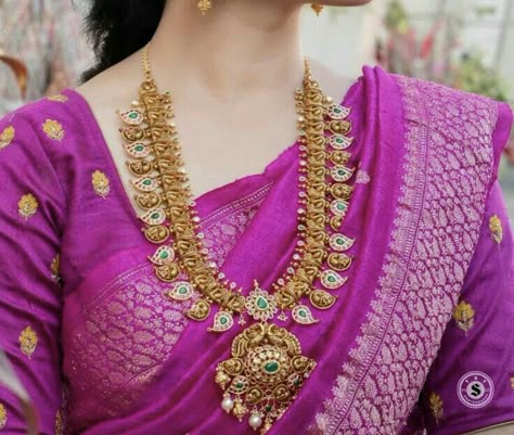 Long Chain With Earrings Gold, New Latest Gold Jewellery Design, Maharani Haram Designs, Gold Haram New Designs, 100 Grams Gold Long Haram, Nakshi Jewellery Necklaces Gold, Nakshi Jewellery Long Haram, Nakshi Long Haram Designs, Nakshi Gold Necklace