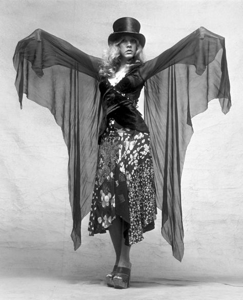 Stevie Nicks Costume, Stevie Nicks Young, Stevie Nick, Stevie Nicks Concert, Stevie Nicks Style, Stevie Nicks Fleetwood Mac, Concert Fits, Witchy Woman, 1970s Fashion