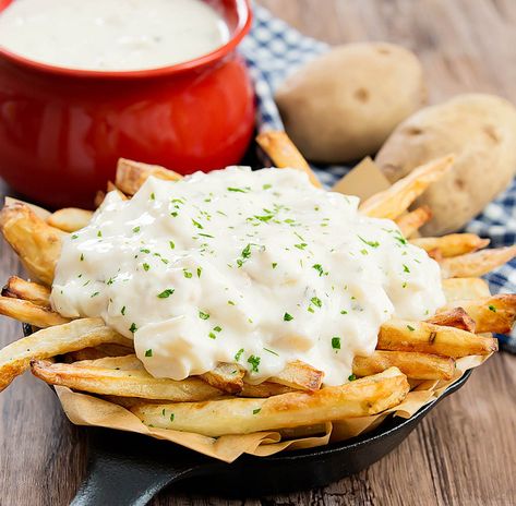 Chowder Fries Things To Do With French Fries, Fries Homemade, Pizza Grilled Cheese Sandwich, Cooking French Fries, Pizza Grilled Cheese, Stuffed Potatoes, San Diego Food, Crispy French Fries, Baked Fries