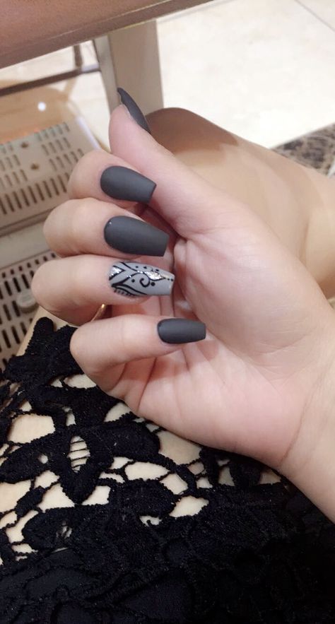 Matte Gray Nails, Grey Matte Nails, Nails With Flowers, Nails With Design, Gray Nails, Nail Inspiration, Matte Nails, Acrylic Nail Designs, Nails Inspiration