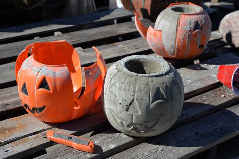 Making and Painting Cement Pumpkins Using Bungalow 47™ Furniture Paint Cement Pumpkins, Painting Cement, Pumpkin Planter, Concrete Diy Projects, Halloween Garden, Concrete Crafts, Cement Crafts, Fall Halloween Crafts, Furniture Paint