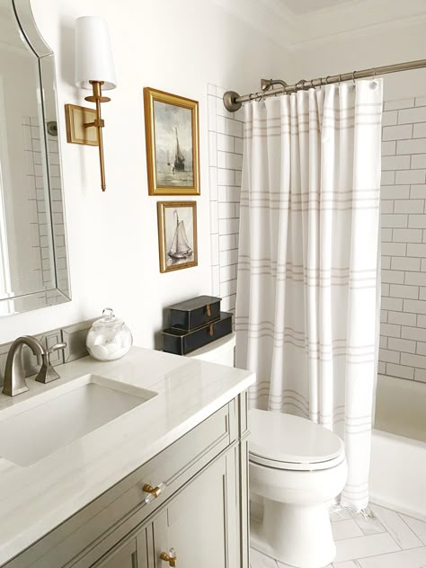 Shower Curtain Small Bathroom, Shower Curtain Ideas, Stripe Shower Curtain, Luxury Shower Curtain, Small Apartment Bathroom, Bathroom With Tub, Cute Shower Curtains, Grand Millennial, Condo Ideas