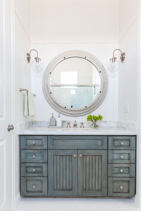 Coastal Style {Happy Independence Day!} - The Inspired Room Nautical Bathroom Design Ideas, Beach Style Bathroom, Beach House Bathroom, House Of Turquoise, Bad Inspiration, Decor Baie, Nautical Bathrooms, Coastal Bathrooms, Beach Cottage Style