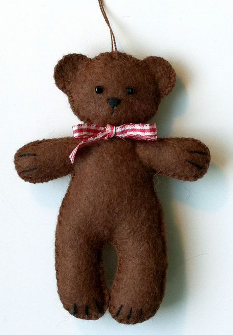 Teddy in felt - filt bamse - Marianne design die COL1376 - ornament - pynt - gifts - christmas - home decor Felt Hearts Crafts, Hearts Crafts, Teddy Bear Ornament, Christmas Decs, Felt Crafts Diy, Diy Sewing Pattern, Heart Crafts, Marianne Design, Teddy Bear Plush