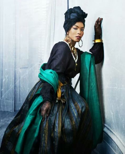 Voodoo queen American Horror Stories, Voodoo Priestess, Marie Laveau, American Horror Story Coven, Angela Bassett, Batman Robin, The Hollywood Reporter, Horror Story, Black Power