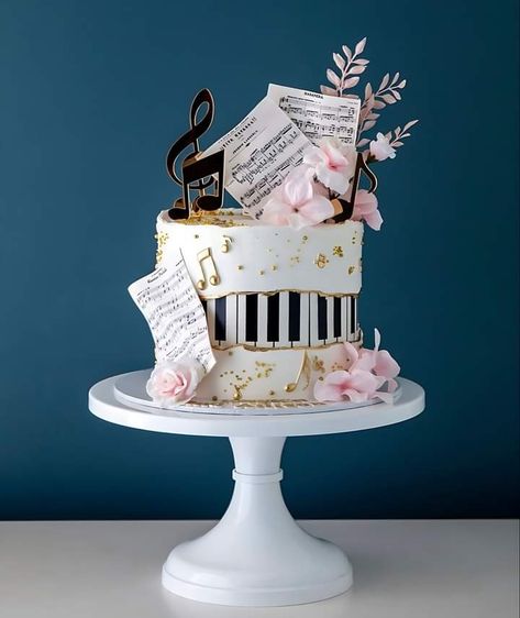 Music Cake Ideas, Music Birthday Cakes, Music Birthday Cake, Violin Cake, Bolo Musical, Birthday Cake For Women Simple, Birthday Cake Alternatives, Piano Cake, Music Themed Cakes